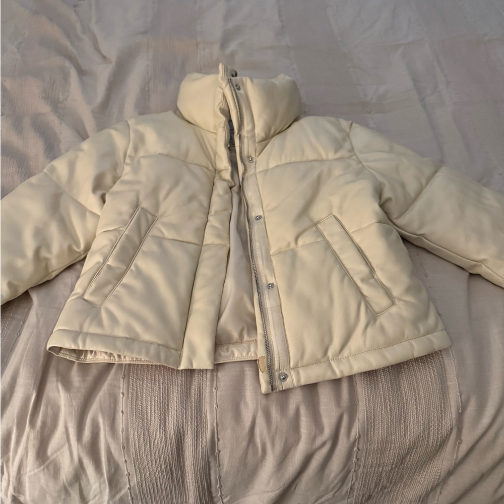 Abercrombie & Fitch Off-White Puffer Jacket